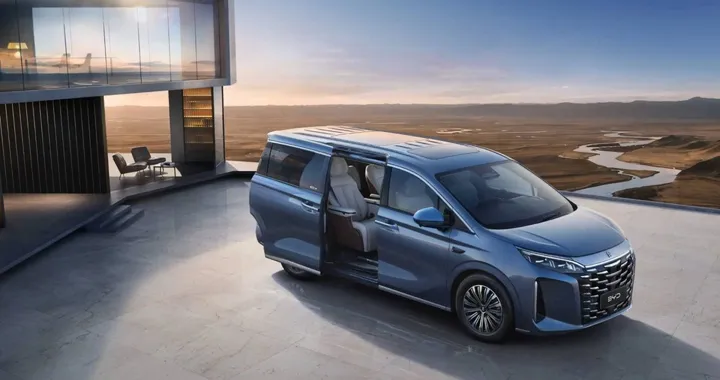 BYD, riporta in auge le monovolume con una massiccia ibrida