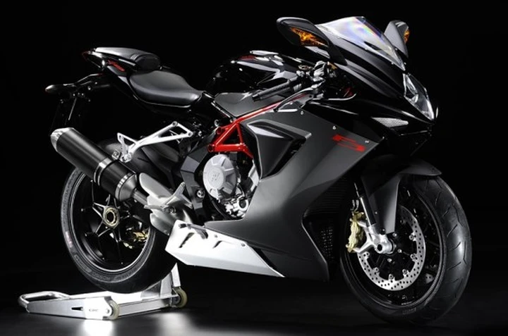 MV Agusta F3 edizione giapponese con scarico laterale