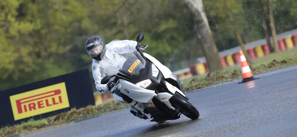 Pirelli Angel e Diablo Rosso Scooter: prima prova