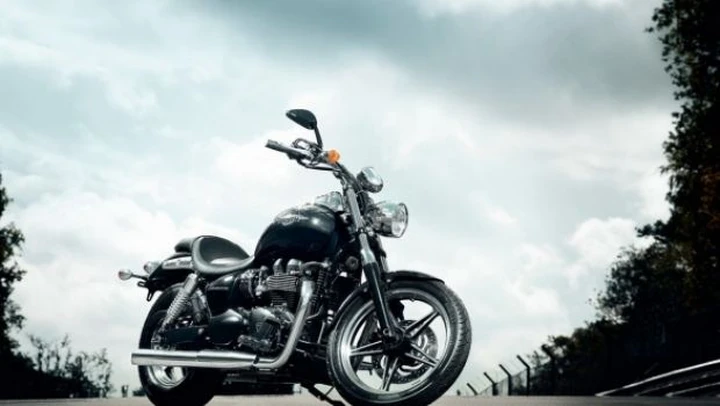 Triumph: arrivano le nuove America e Speedmaster 2011