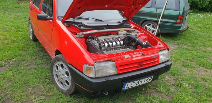 Una vera bara con le ruote, Fiat Uno Turbo col V6 Busso: unica