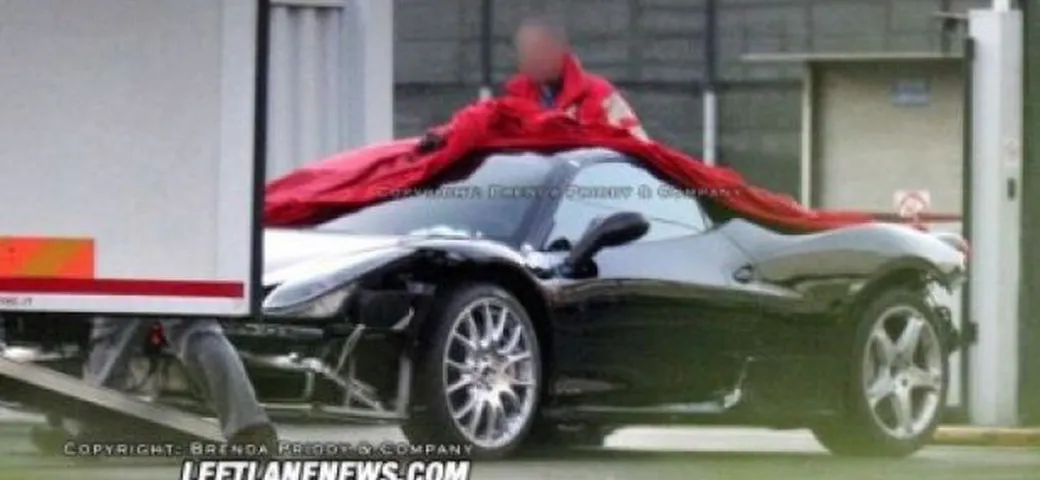Ferrari: foto spia nude per l'erede della F430