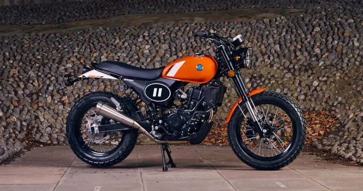 AJS JFT 125: scrambler 125cc elegante e adatta ai neofiti