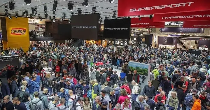 EICMA 2023: padre e figlio provano a rubare una Kawasaki KX250X da 11.000 €. Scoperti
