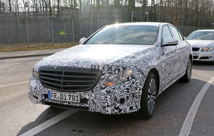 Foto spia Mercedes Classe E
