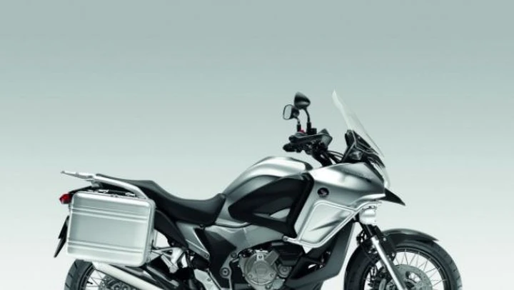 Honda annuncia l'arrivo della Crosstourer al prossimo salone dell'Eicma