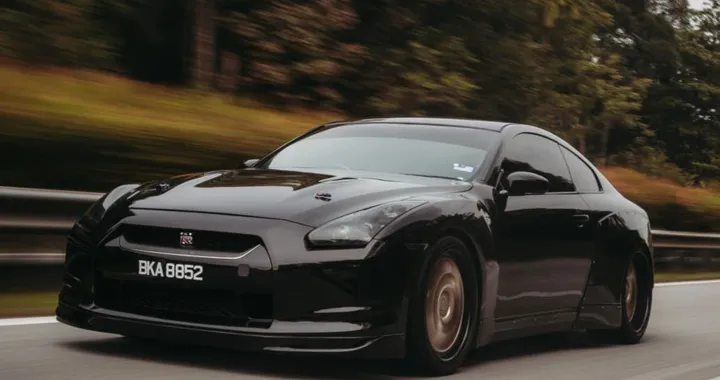 Così una Infiniti G35 Coupé diventa Nissan GT-R