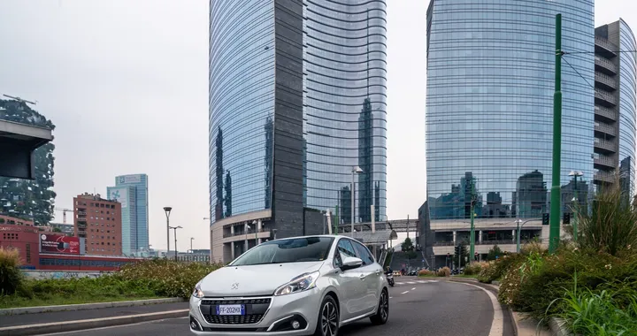 Peugeot 208: la versione speciale Signature in serie limitata