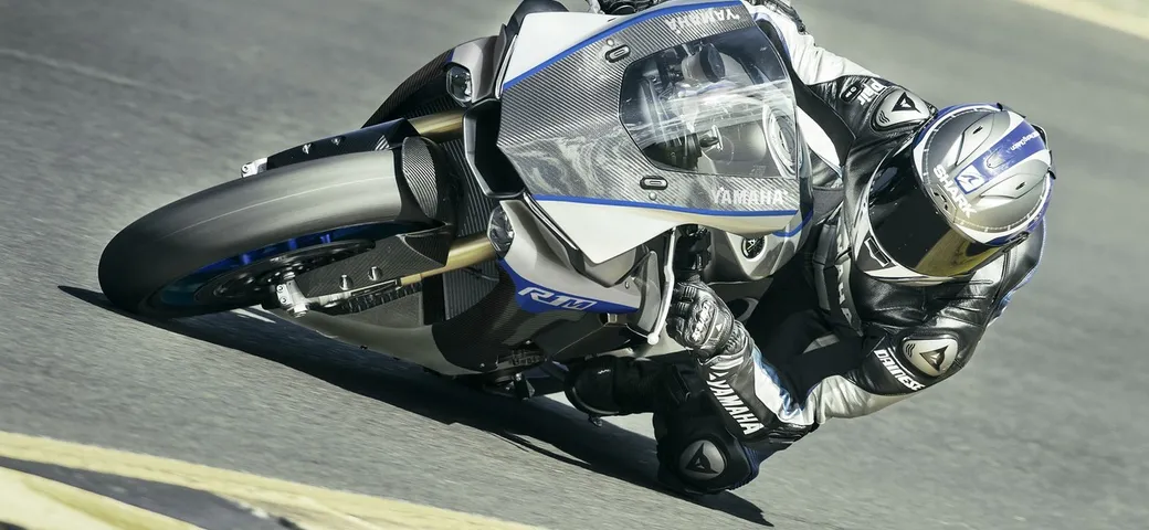 Yamaha YZF-R1M MY 2017: prenotabile online