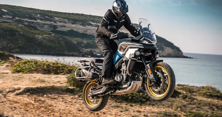 CFMoto 800MT Sport e 800MT Touring: caratteristiche, disponibilità e prezzi