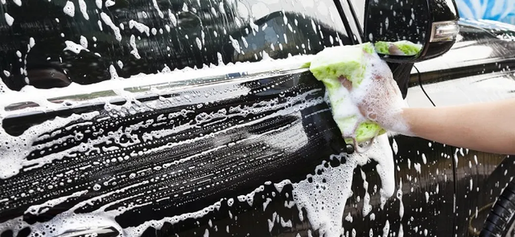 Lavare l’auto in inverno: come si fa, prodotti e consigli