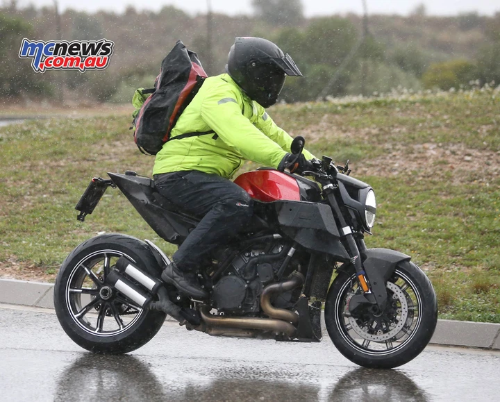 Husqvarna Vitpilen 1301: ecco le foto spia dell'hypernaked