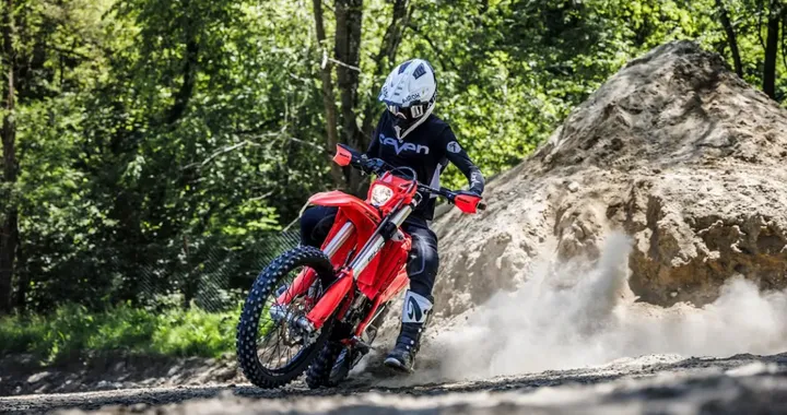 Airoh ad EICMA 2025: nuovi caschi Aviator Factory e 3 EVO