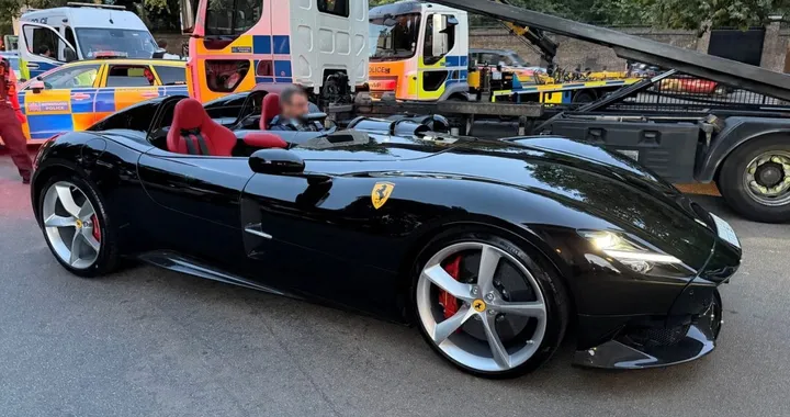 Londra, sequestrate 90 auto di lusso, "vittima" anche una Ferrari da 3,7 milioni