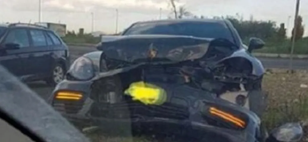 Roma, incidente per Perotti: lui illeso, Porsche distrutta