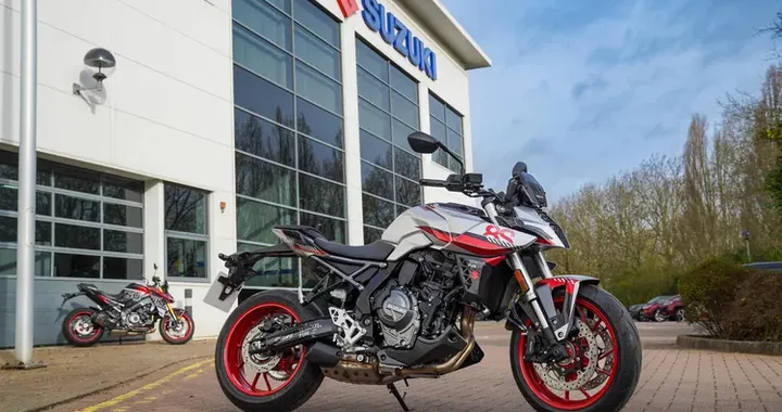 Suzuki GSX-S1000 e GSX-8S: nuovi kit grafici per il 2026