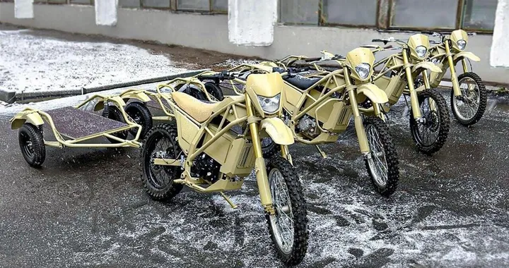 Kalashnikov sfida l’enduro elettrico con una moto tattica da 100 kg