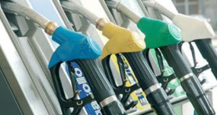 Maxi-aumenti per benzina verde e gasolio
