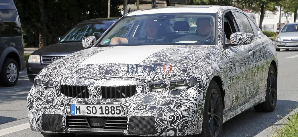BMW Serie 3 2018: foto spia