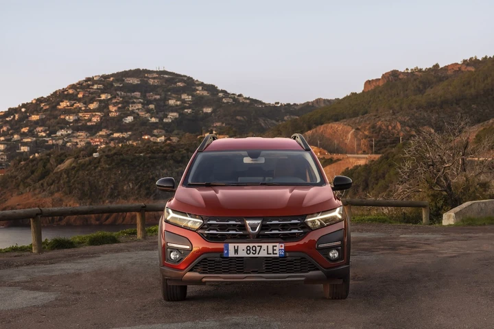 Dacia Jogger arriva nelle concessionarie con due 