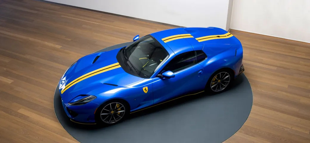 Ferrari 812 GTS vestita da Tailor Made con richiami a una 250 GTO
