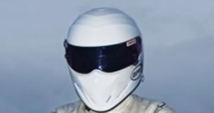Top Gear: un automobilista inglese si fa fotografare con The Stig...ma secondo la BBC non era lui!