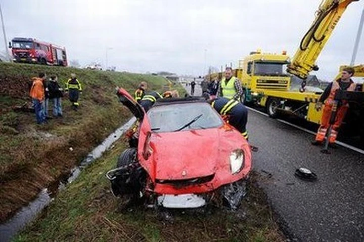 Ferrari 430 Spider distrutta in un incidente