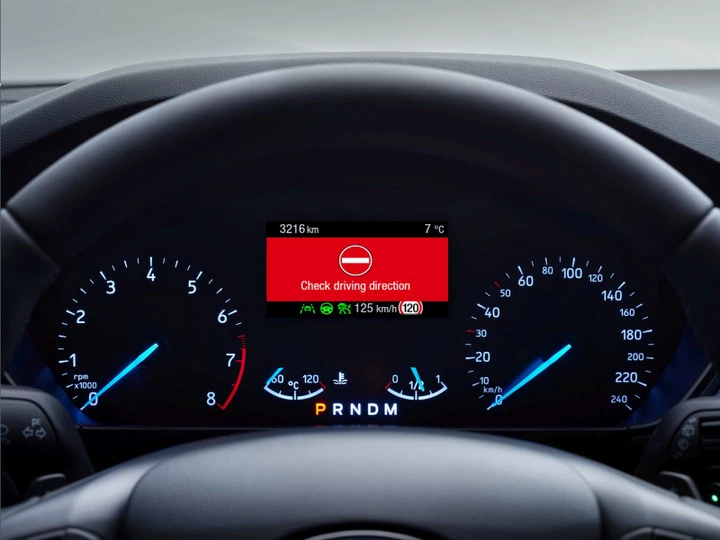 Nuova Ford Focus: il dispositivo Wrong Way Alert che previene la guida contromano