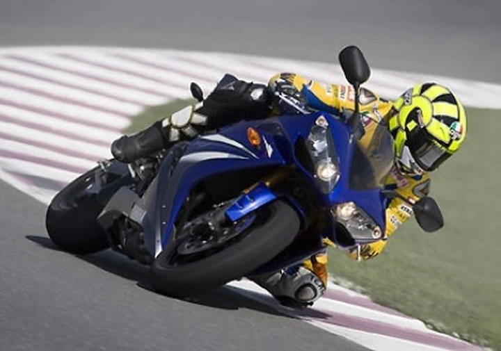 Valentino Rossi prova l'R1 2007