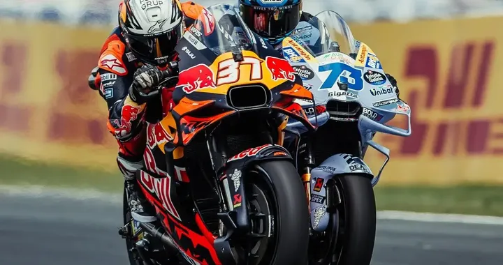 MotoGP, Acosta sfiora il podio ad Assen e viene punto da una vespa