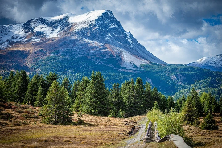 ZTL sui passi delle Dolomiti dal 2024: in auto su prenotazione