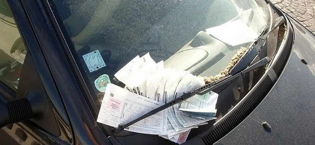 Protesta per la multa... dopo aver spostato l'auto