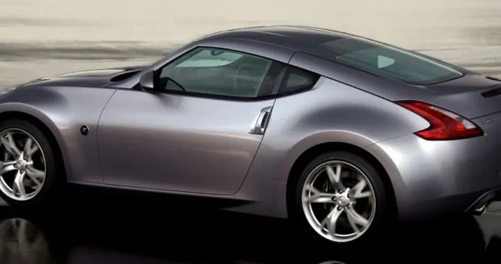 Vende un testicolo per acquistare una Nissan 370Z!