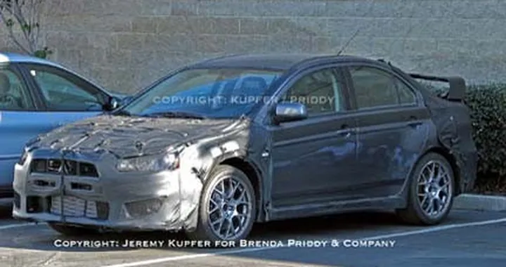 Foto spia: Mitsubishi Lancer EVO X
