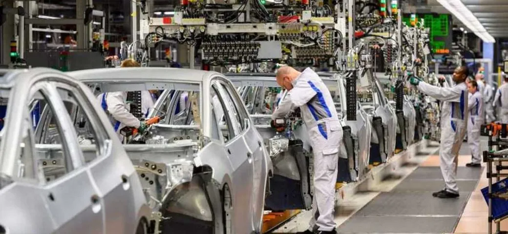 Accordo storico sui dazi tra USA e UE: sulle auto tariffa massima al 15%