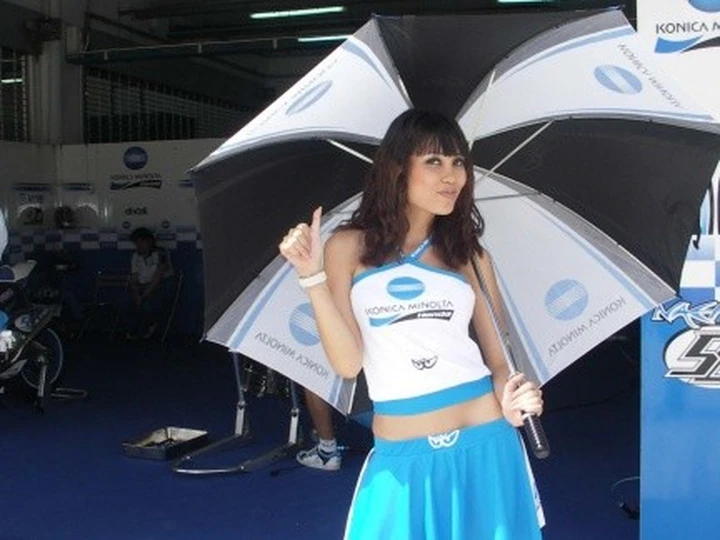 MotoGP a Sepang: paddock girls
