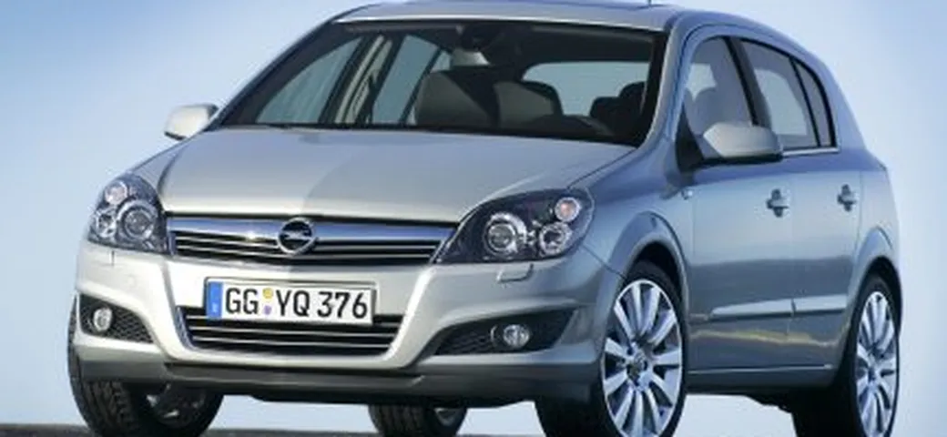 Opel Astra - un facelift per il Motor Show di Bologna
