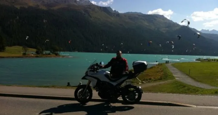 Foto del giorno: a Silvaplana in Multistrada