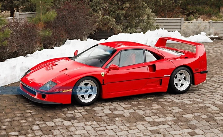 Ferrari F40: all’asta un esemplare quasi nuovo
