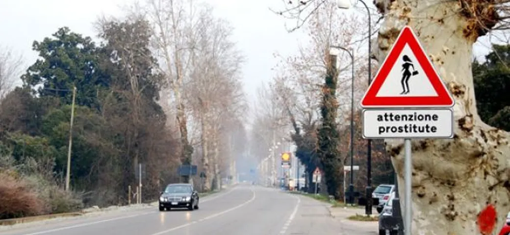 Cartelli stradali, Attenzione prostitute