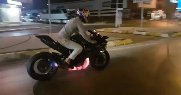 Kenan Sofuoglu, burnout con una Kawasaki Ninja H2R [Video]