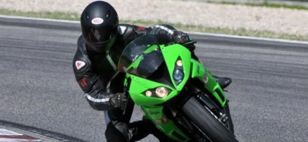 Scatto in Corsa: Kawasaki Ninja ZX-6R a Magione