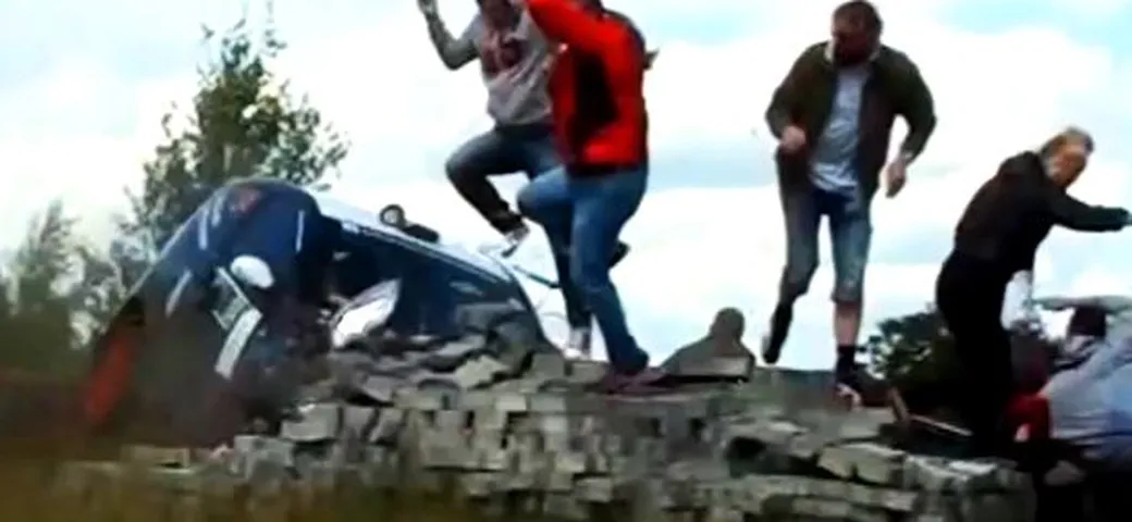 Rally: tragedia sfiorata in video