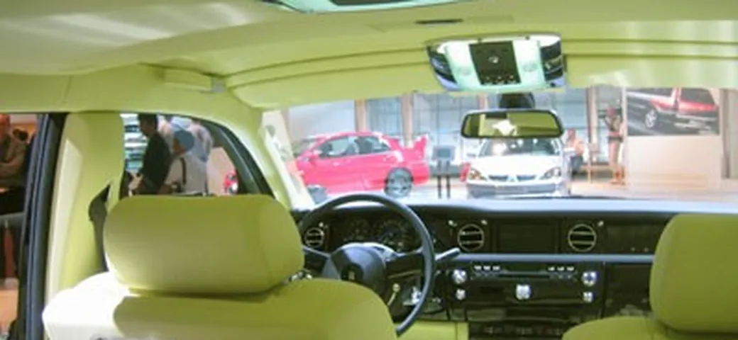 Interni Rolls Royce giallo fosforescente