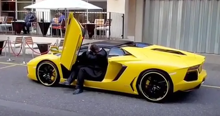 Quando il parcheggiatore è troppo alto per la Aventador