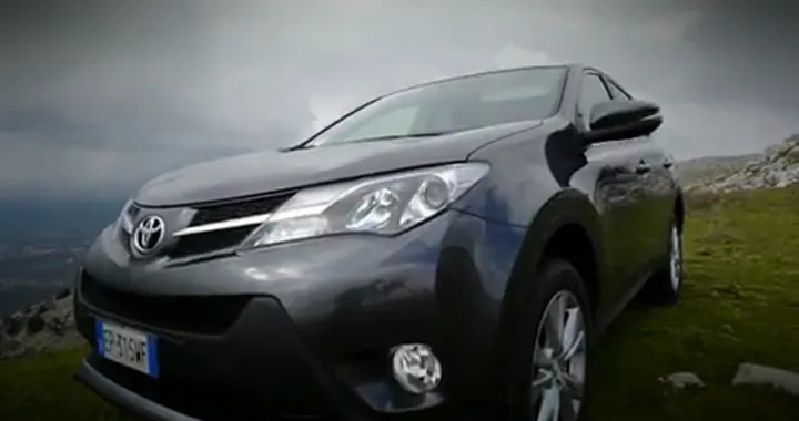 Toyota RAV4: il video in offroad