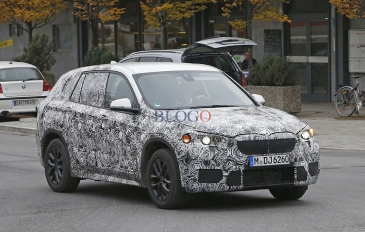 BMW X1 2015: foto spia su strada