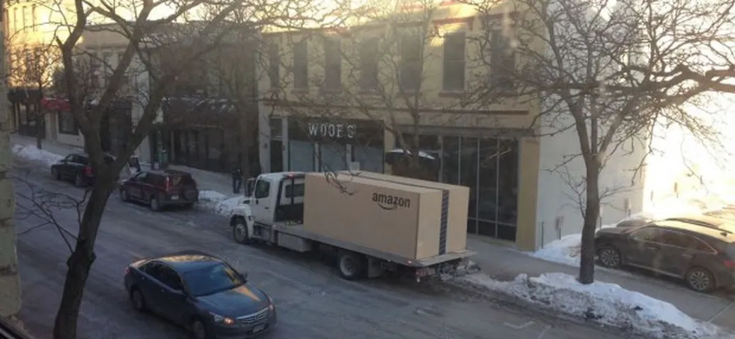 Compri la Nissan Note su Amazon? Ti arriva a casa dentro una scatola gigante