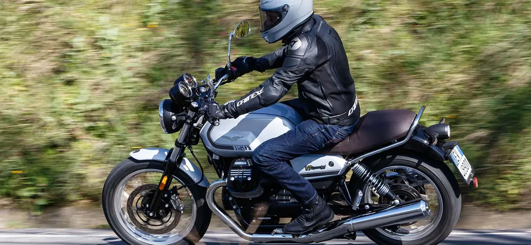 Moto Guzzi V7 2021: la prova su strada