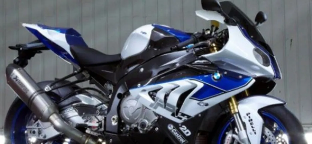 La BMW S1000RR HP4 pronta entro fine anno